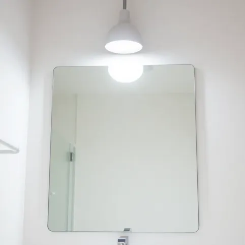 Jaka barwa światła do łazienki nad lustro