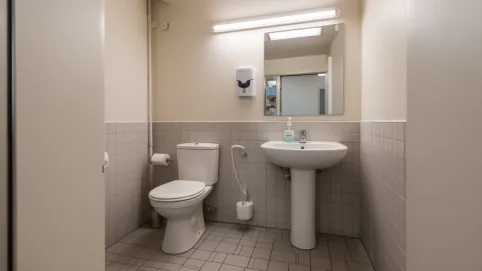 Wspólna toaleta dla pracowników i klientów